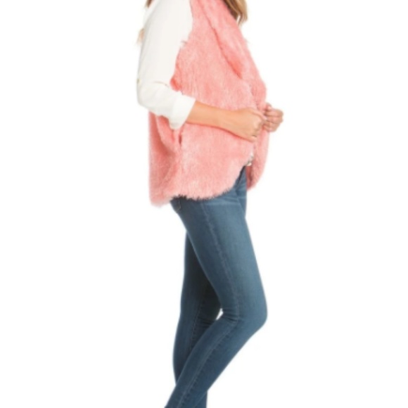 Pink fur vest with pockets - Picture 3 of 4